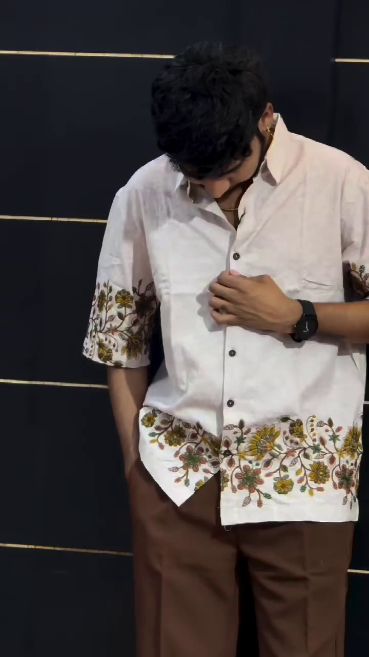Men Relaxed Floral Printed Casual Shirt - Image 10