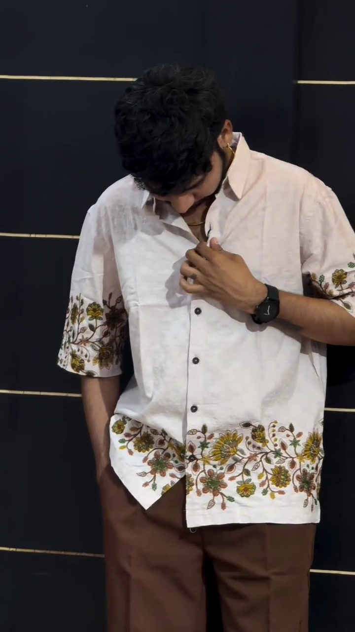 Men Relaxed Floral Printed Casual Shirt - Image 9