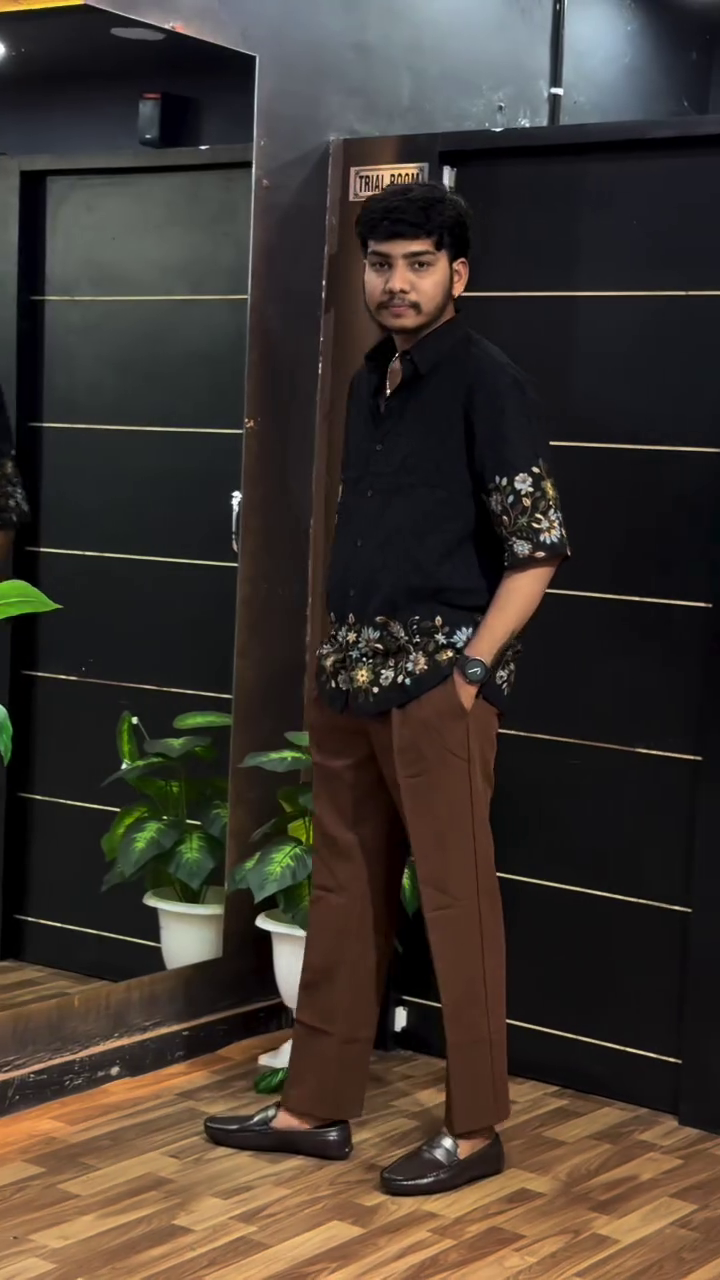 Men Relaxed Floral Printed Casual Shirt - Image 8