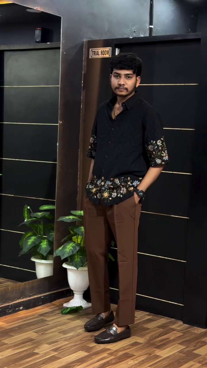 Men Relaxed Floral Printed Casual Shirt - Image 7