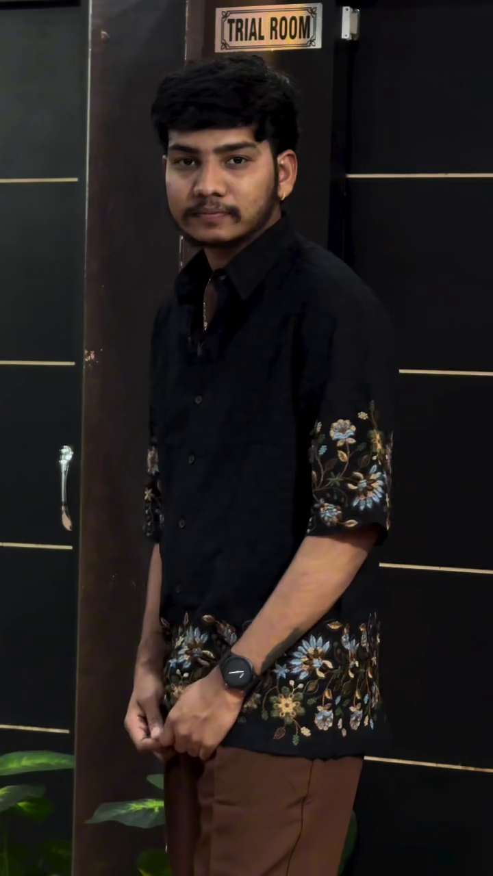 Men Relaxed Floral Printed Casual Shirt - Image 6