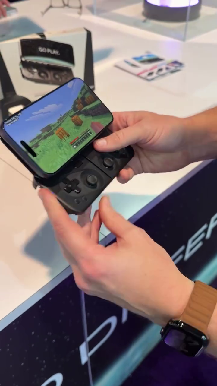OhSnap! MCON: Magnetic Mobile Gaming Controller (Night) - Image 9