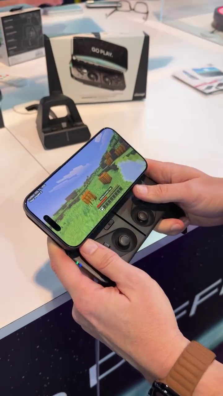 OhSnap! MCON: Magnetic Mobile Gaming Controller (Night) - Image 8