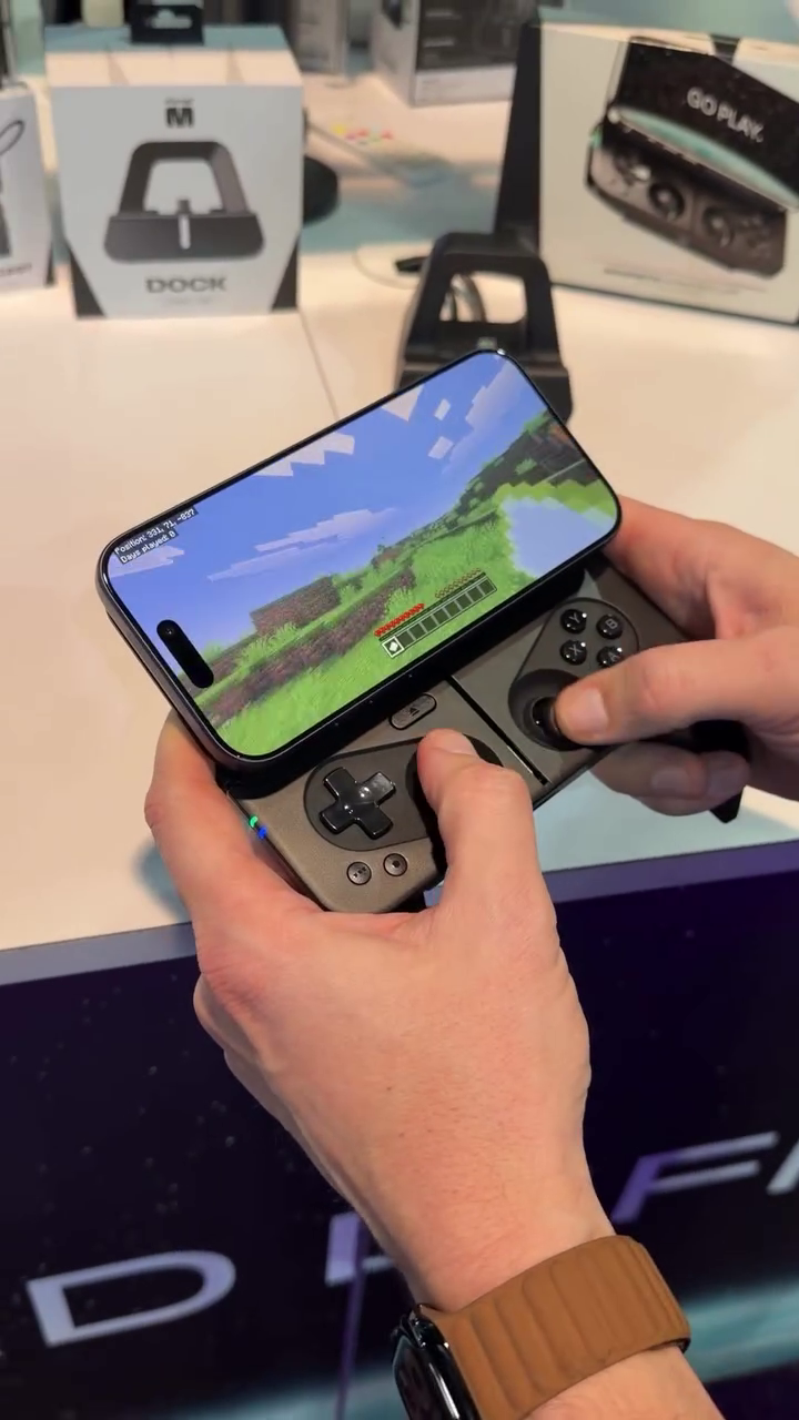 OhSnap! MCON: Magnetic Mobile Gaming Controller (Night) - Image 6