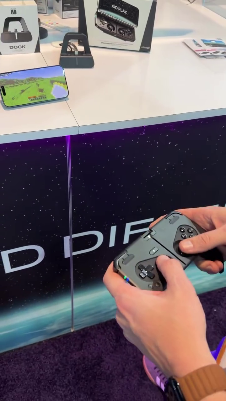 OhSnap! MCON: Magnetic Mobile Gaming Controller (Night) - Image 4