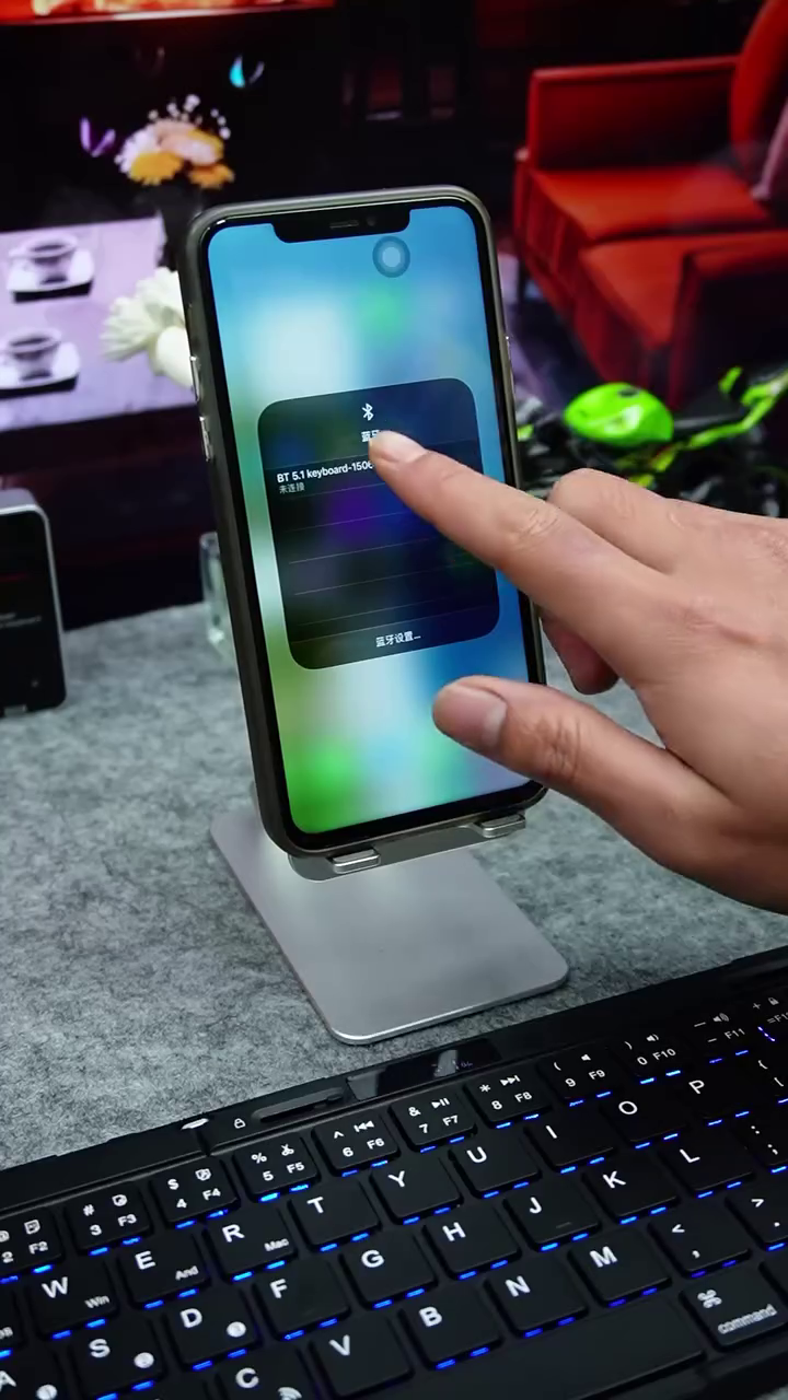 Full Size Foldable Wireless Keyboard With Trackpad, Rechargeable Battery Bluetooth Travel Multi-Device Connection, Portable for Windows/iOS/Android/Mac, Lock Into a Regular - Image 9