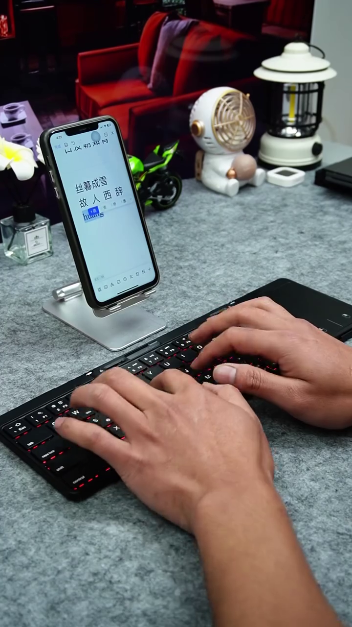 Full Size Foldable Wireless Keyboard With Trackpad, Rechargeable Battery Bluetooth Travel Multi-Device Connection, Portable for Windows/iOS/Android/Mac, Lock Into a Regular - Image 8