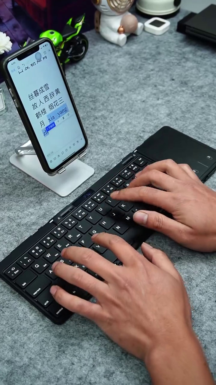 Full Size Foldable Wireless Keyboard With Trackpad, Rechargeable Battery Bluetooth Travel Multi-Device Connection, Portable for Windows/iOS/Android/Mac, Lock Into a Regular - Image 6