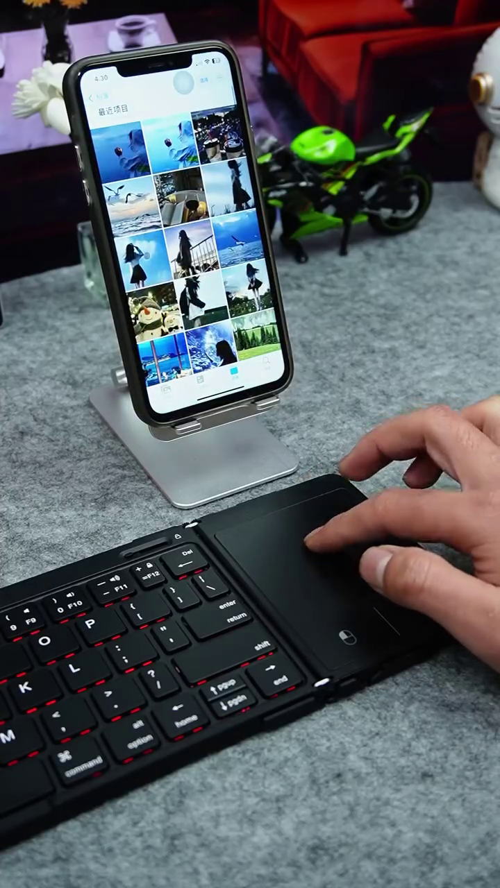 Full Size Foldable Wireless Keyboard With Trackpad, Rechargeable Battery Bluetooth Travel Multi-Device Connection, Portable for Windows/iOS/Android/Mac, Lock Into a Regular - Image 5