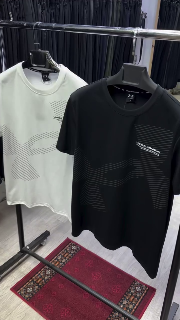 Printed Round Neck Short Sleeves T-shirt - Image 4