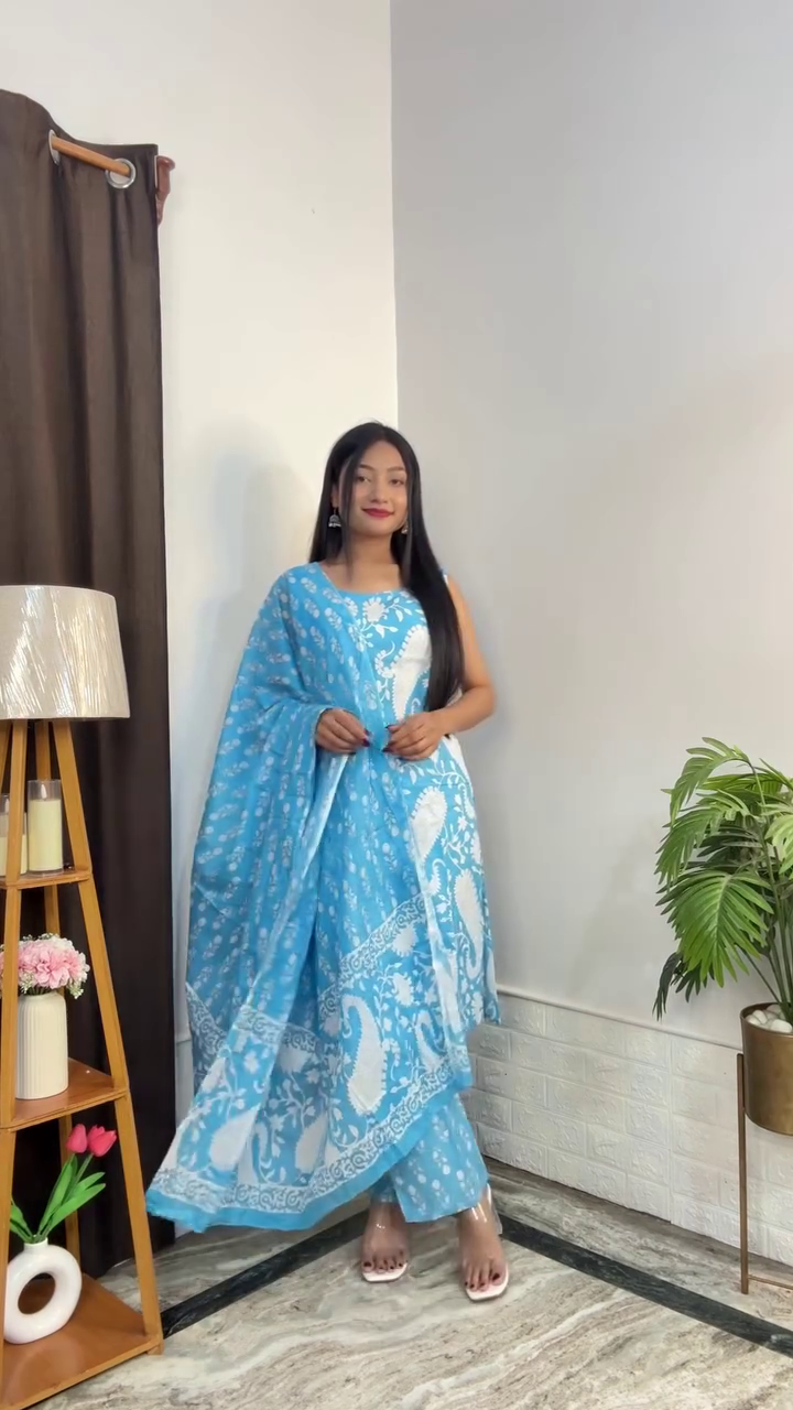 Floral Printed Round Neck Straight Kurta with Trouser - Image 6