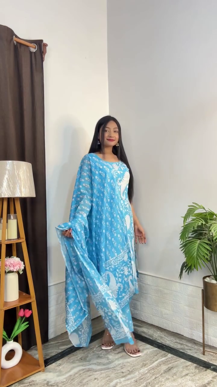 Floral Printed Round Neck Straight Kurta with Trouser - Image 5