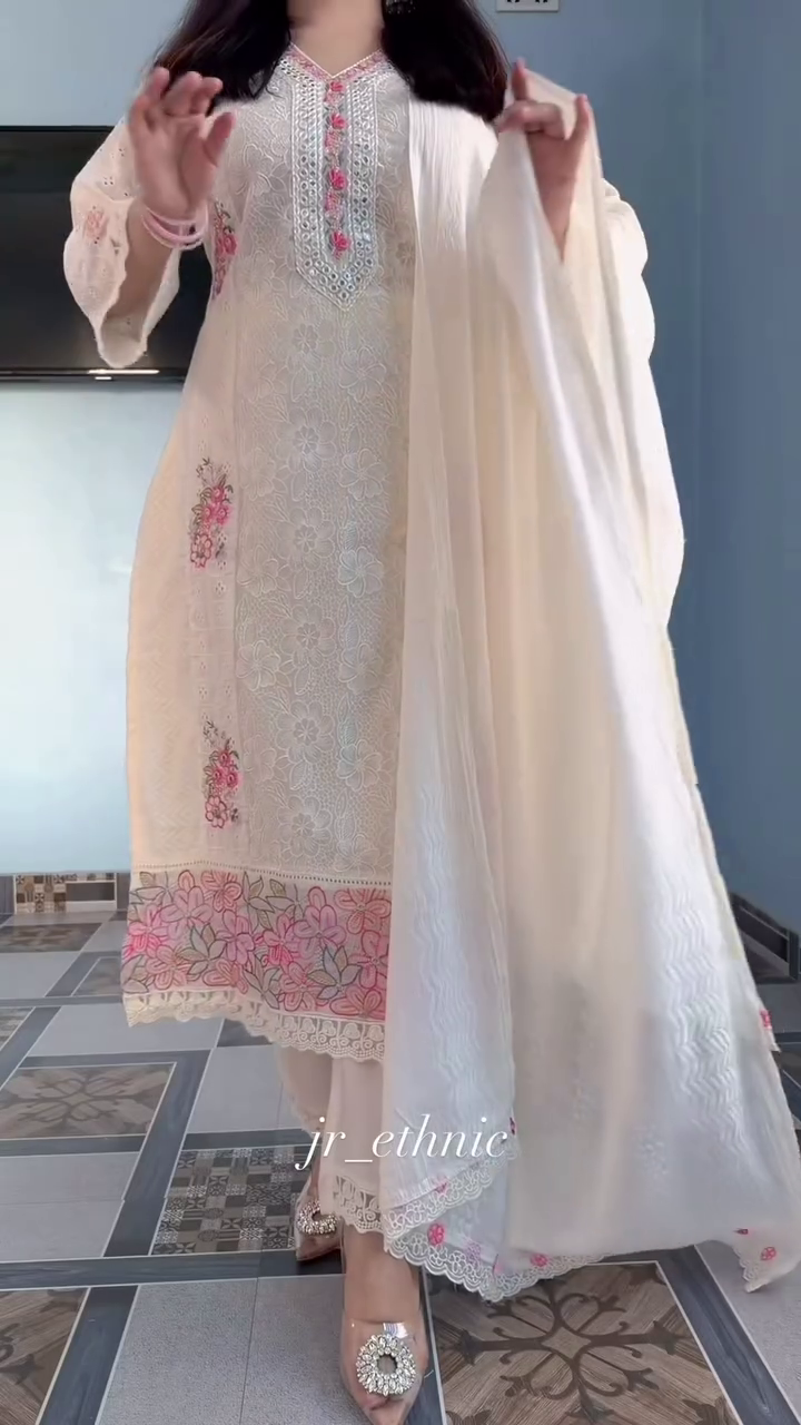 Off White Scoop Neck Floral Embroidered Straight Kurta With Trouser And Dupatta