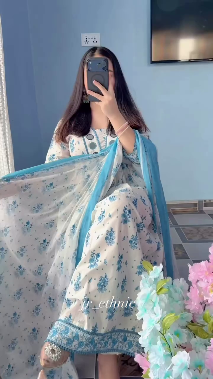 Women Floral Printed Panelled Pure Cotton Kurta with Trousers & With Dupatta - Image 10
