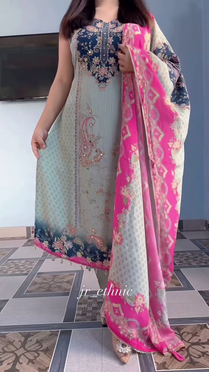 Women Cream Kurta Sets - Image 10