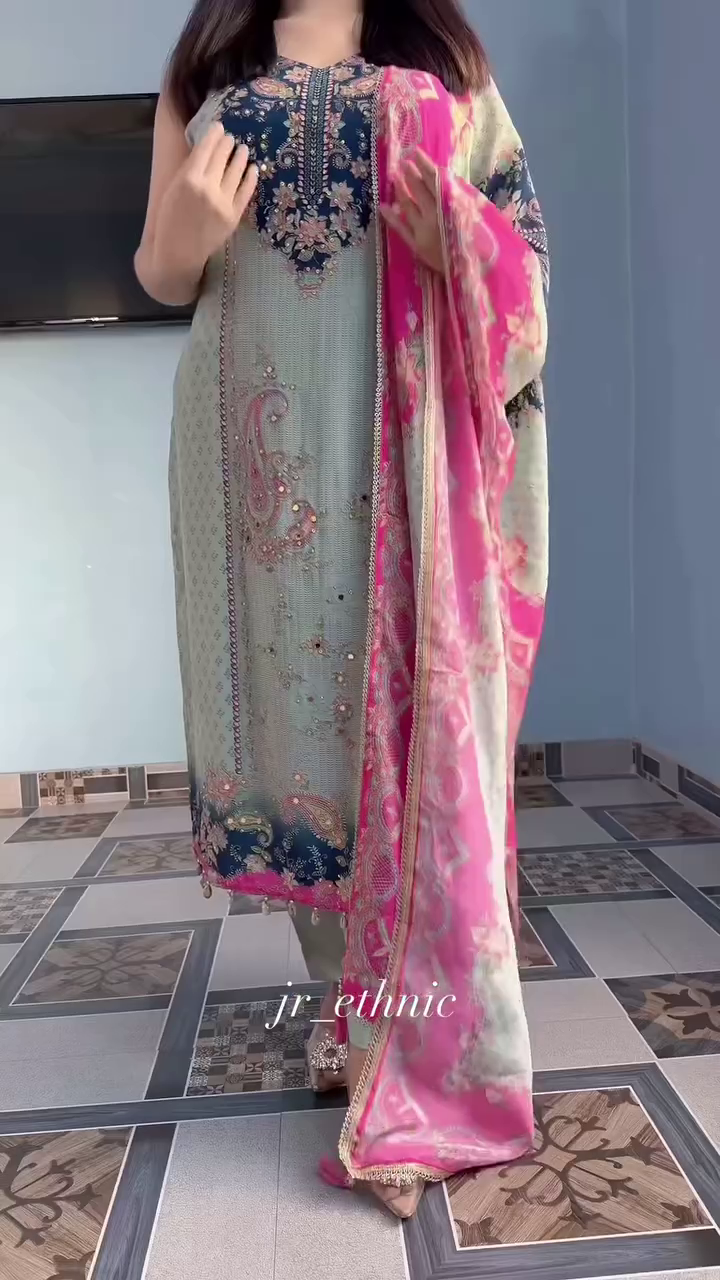Women Cream Kurta Sets - Image 3