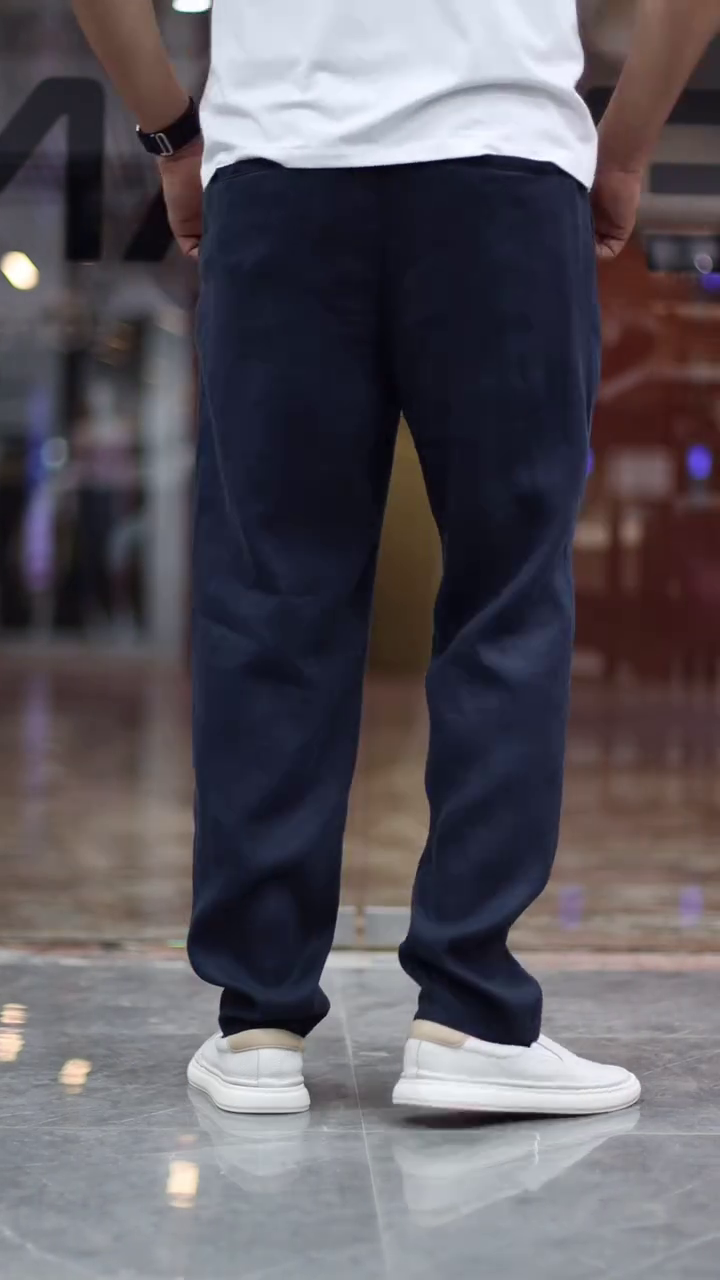 Men Relaxed Straight Leg Straight Fit Trousers - Image 4